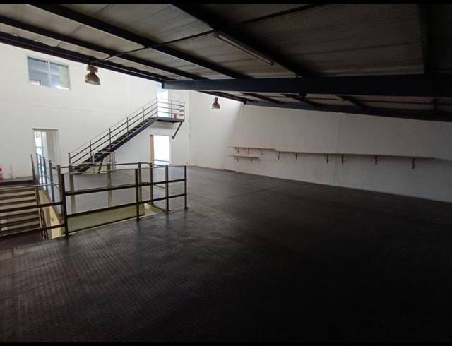 INDUSTRIAL PROPERTY TO RENT IN STRYDOM PARK